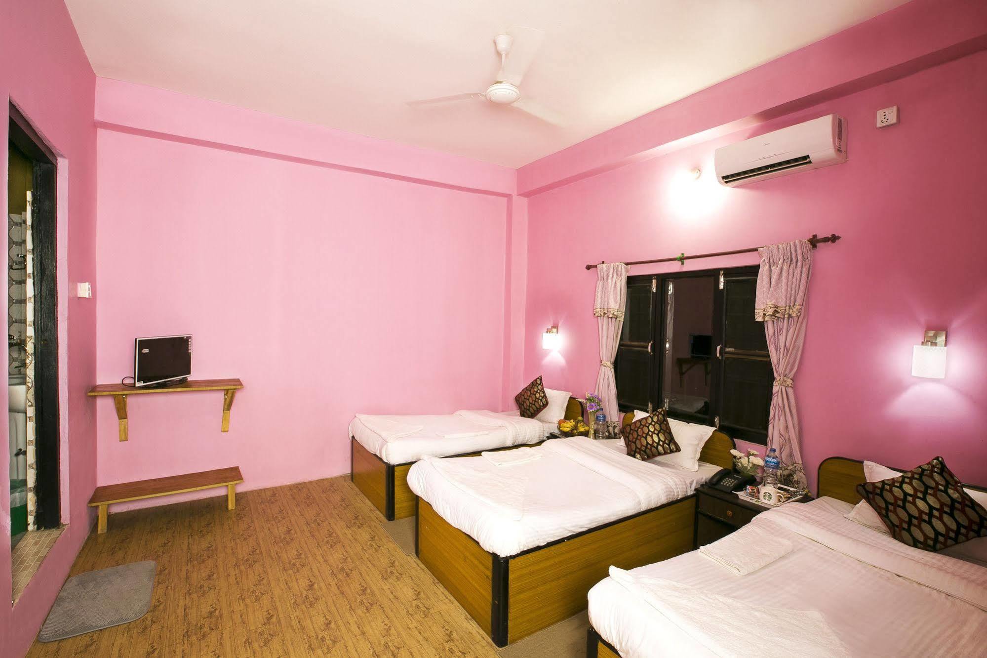 Sauraha Nana Hotel מראה חיצוני תמונה