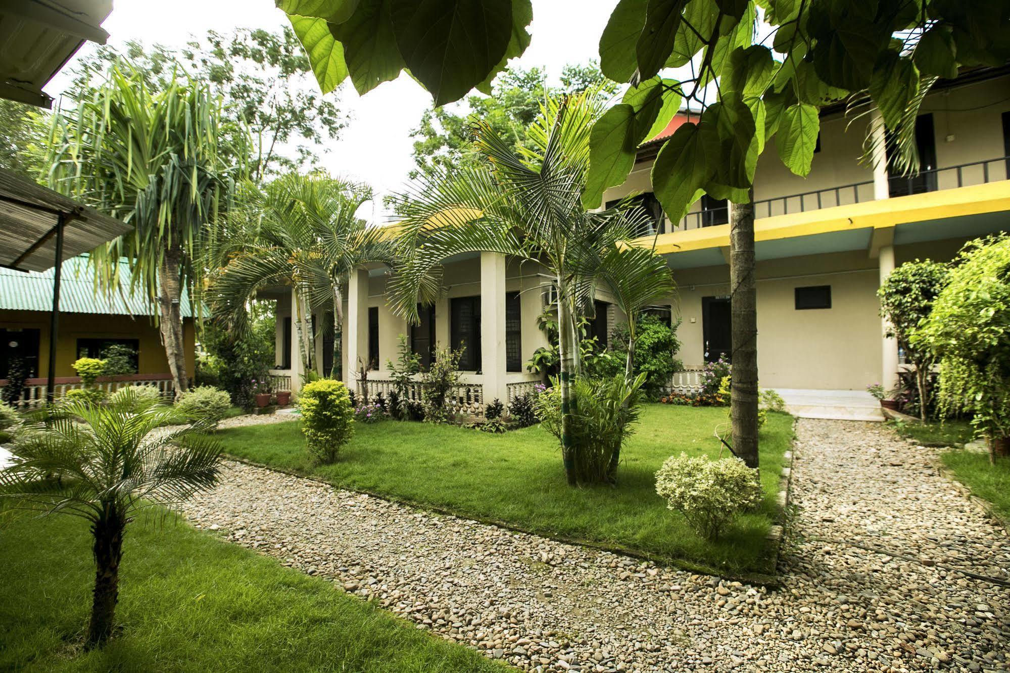 Sauraha Nana Hotel מראה חיצוני תמונה