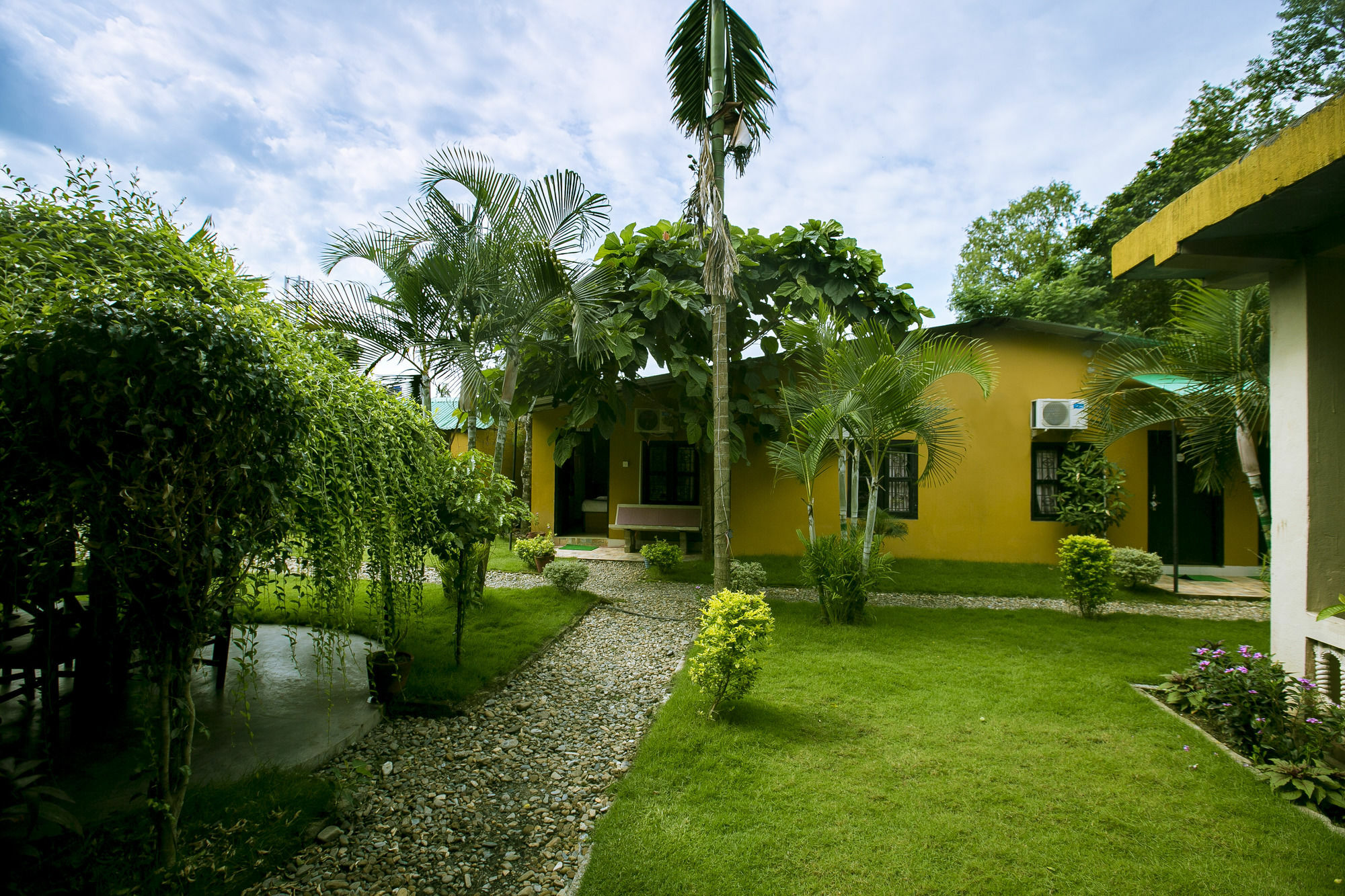 Sauraha Nana Hotel מראה חיצוני תמונה